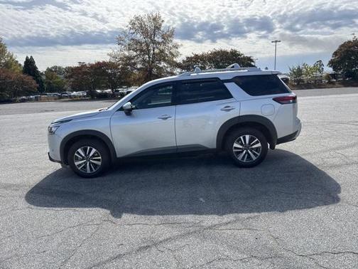 2024 Nissan Pathfinder SL 4WD