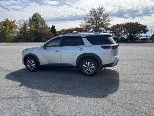 2024 Nissan Pathfinder SL 4WD