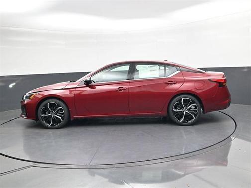 2025 Nissan Altima SR FWD