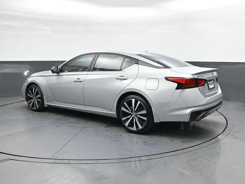 2020 Nissan Altima SR FWD