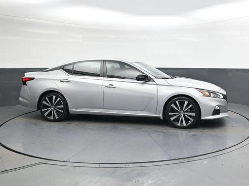 2020 Nissan Altima SR FWD