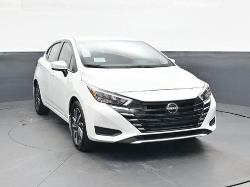 Aspen White 2025 Nissan Versa 1.6 SV