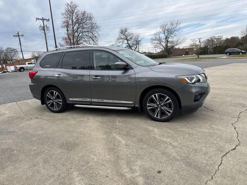 Gun Metallic 2018 Nissan Pathfinder Platinum