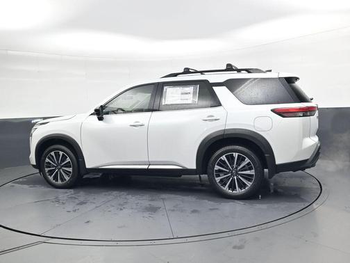 Everest White Pearl Tricoat 2026 Nissan Pathfinder Platinum