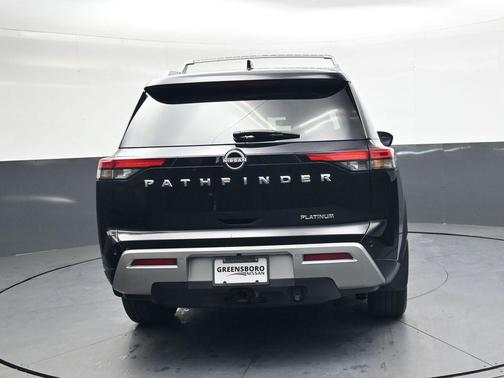 2025 Nissan Pathfinder Platinum FWD