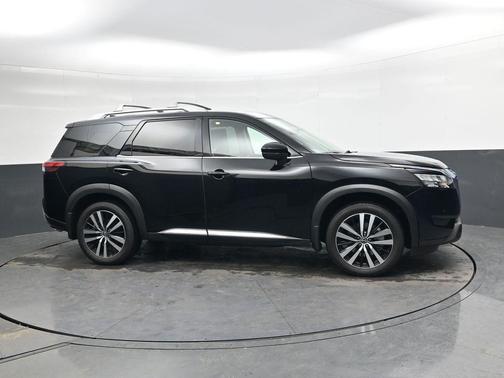 2025 Nissan Pathfinder Platinum FWD