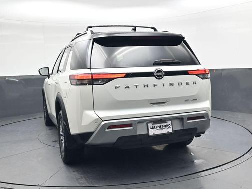 2024 Nissan Pathfinder SL 4WD