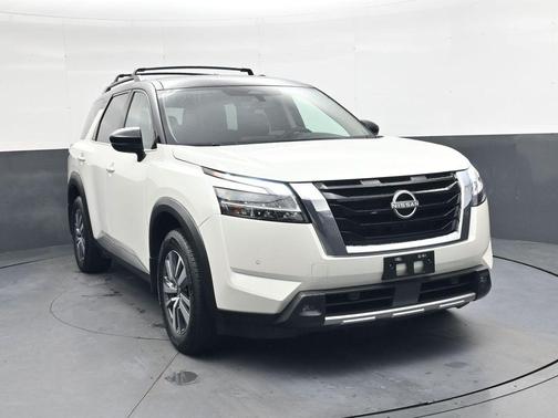 2024 Nissan Pathfinder SL 4WD