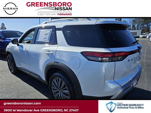 2025 Nissan Pathfinder SL 4WD