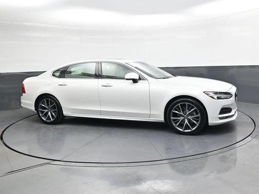 2019 Volvo S90 T5 Momentum