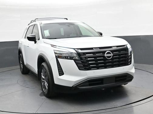 Everest White Pearl Tricoat 2026 Nissan Pathfinder SV