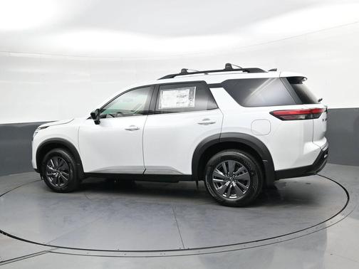 Everest White Pearl Tricoat 2026 Nissan Pathfinder SV