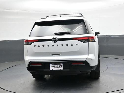 Everest White Pearl Tricoat 2026 Nissan Pathfinder SV