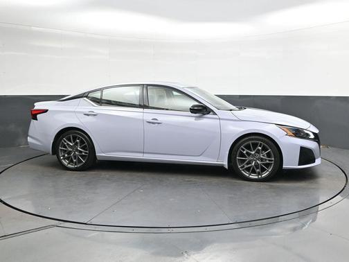 2024 Nissan Altima SR VC-Turbo FWD