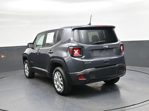 Graphite Gray 2023 Jeep Renegade Latitude