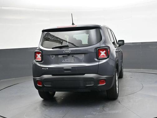 Graphite Gray 2023 Jeep Renegade Latitude