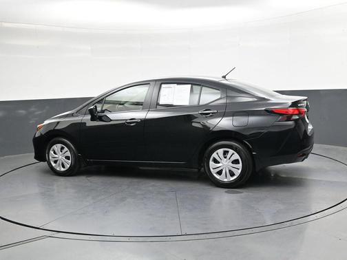 Super Black Metallic 2025 Nissan Versa 1.6 S