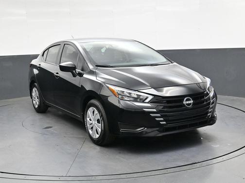 Super Black Metallic 2025 Nissan Versa 1.6 S