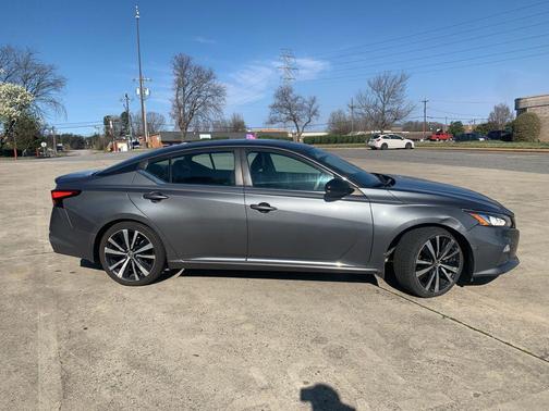 Gun Metallic 2021 Nissan Altima SR FWD