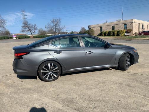 Gun Metallic 2021 Nissan Altima SR FWD