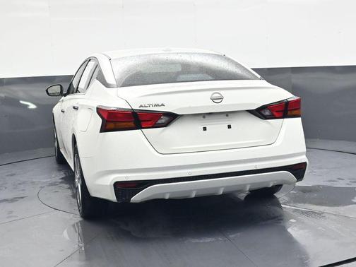 2025 Nissan Altima S FWD