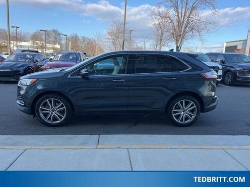 2022 Ford Edge Titanium