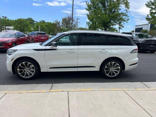 White Metallic 2023 Lincoln Aviator Grand Touring