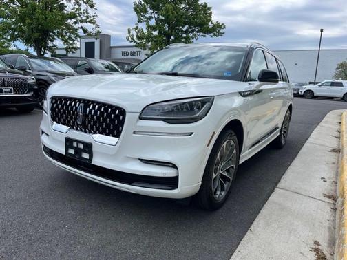 White Metallic 2023 Lincoln Aviator Grand Touring