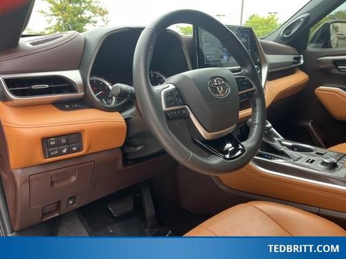 2022 Toyota Highlander Platinum