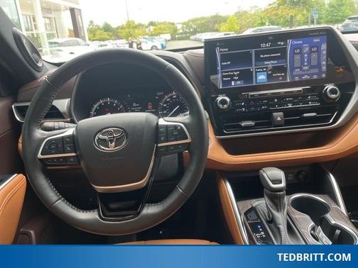 2022 Toyota Highlander Platinum