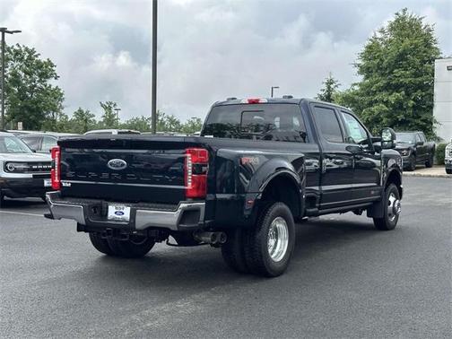 2025 Ford F-350 Lariat Super Duty