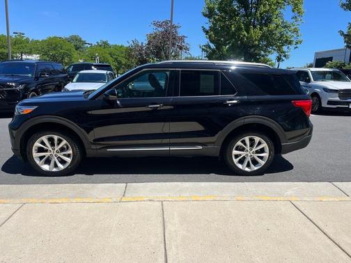 Black Metallic 2024 Ford Explorer Platinum