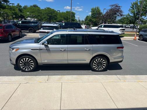 Silver Radiance Metallic 2023 Lincoln Navigator L Black Label