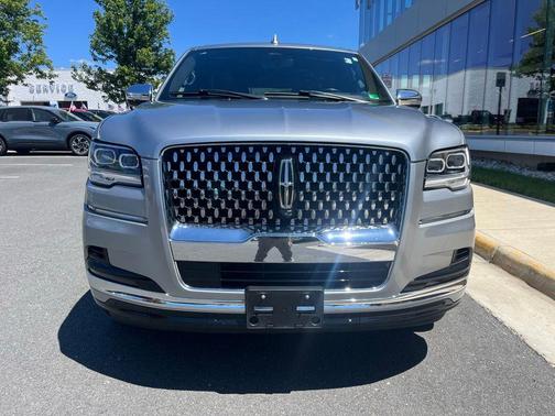 Silver Radiance Metallic 2023 Lincoln Navigator L Black Label