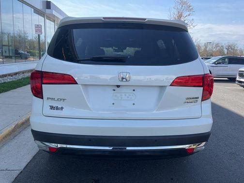 White 2016 Honda Pilot Touring
