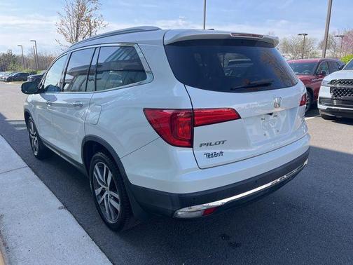 White 2016 Honda Pilot Touring