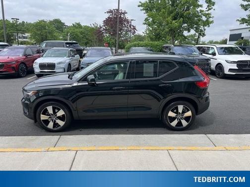 2020 Volvo XC40 T5 Momentum