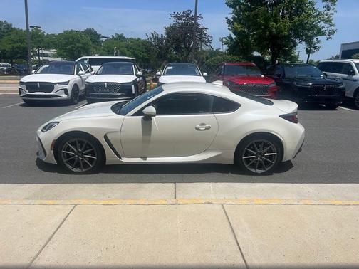 Crystal White Pearl 2023 Subaru BRZ Limited