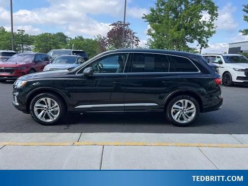 2023 Audi Q7 55 Premium Plus