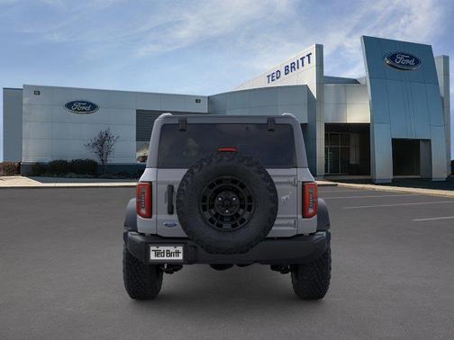Avalanche Gray 2026 Ford Bronco Outer Banks