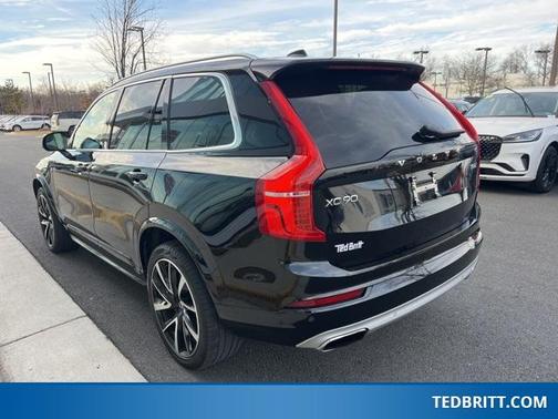 2021 Volvo XC90 T6 Momentum 7 Passenger