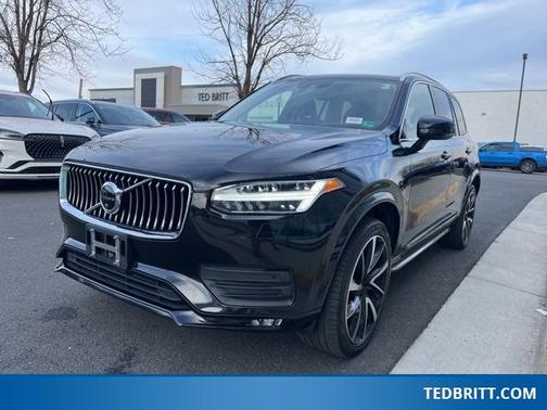 2021 Volvo XC90 T6 Momentum 7 Passenger