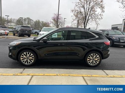 2022 Ford Escape Titanium