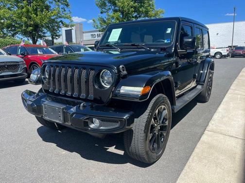 Black Clearcoat 2023 Jeep Wrangler Sahara
