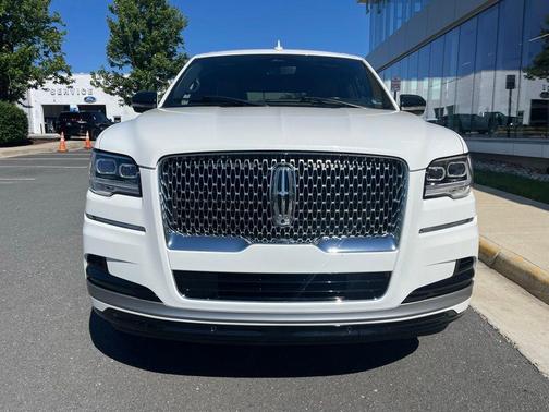 White Metallic 2022 Lincoln Navigator L Reserve