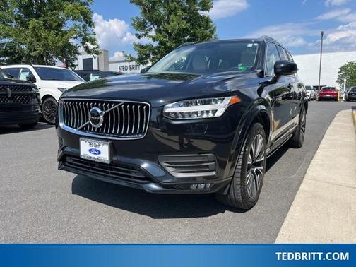 2022 Volvo XC90 T5 Momentum 7 Passenger