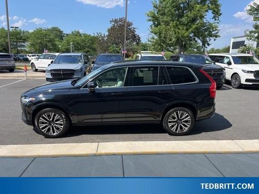 2022 Volvo XC90 T5 Momentum 7 Passenger