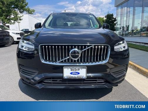 2022 Volvo XC90 T5 Momentum 7 Passenger