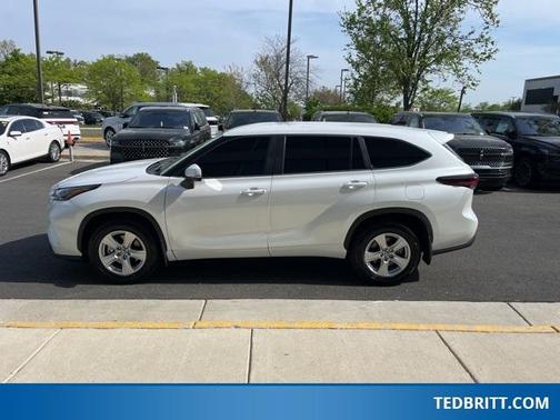 2024 Toyota Highlander LE