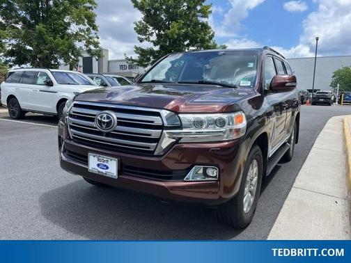 2017 Toyota Land Cruiser V8